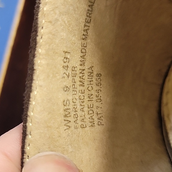 Cato Size 9 Dark Brown Suede Heels Rounded Toe Pump - Picture 3 of 8